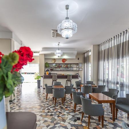 Hotel Haway Rimini Bagian luar foto