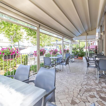 Hotel Haway Rimini Bagian luar foto