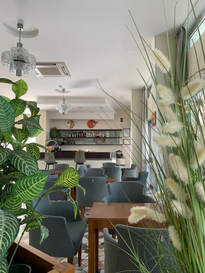 Hotel Haway Rimini Bagian luar foto