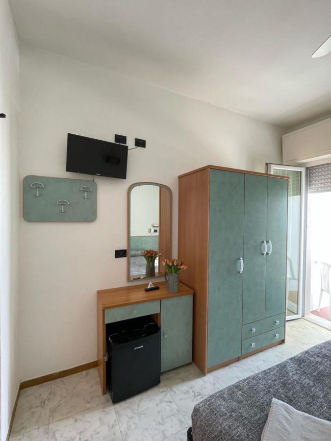 Hotel Haway Rimini Bagian luar foto