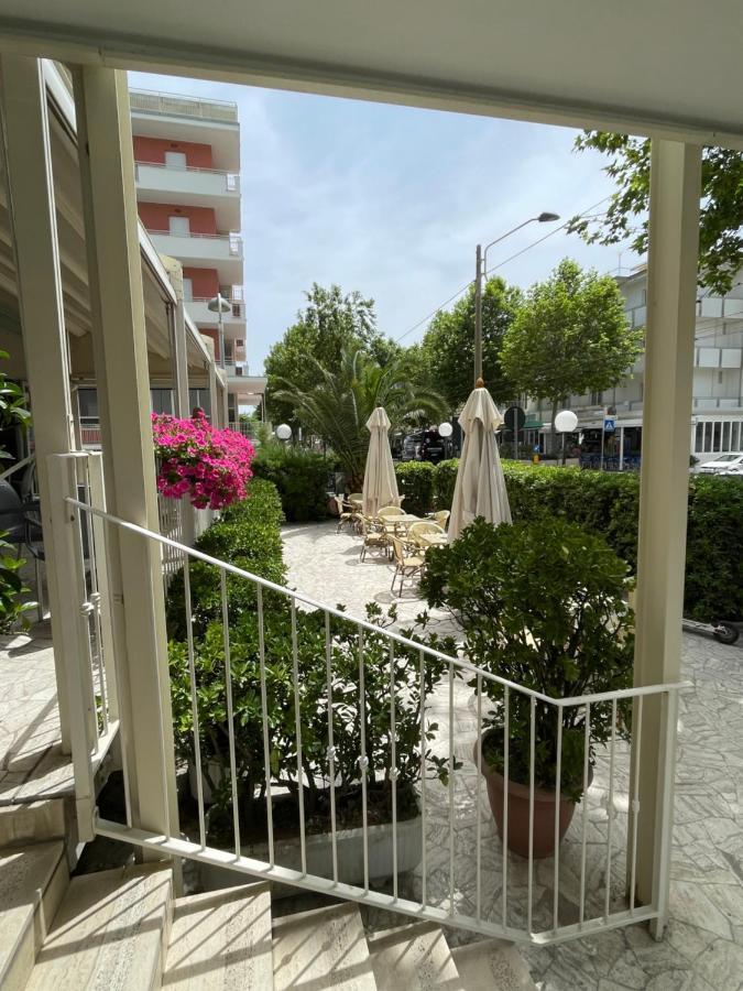 Hotel Haway Rimini Bagian luar foto
