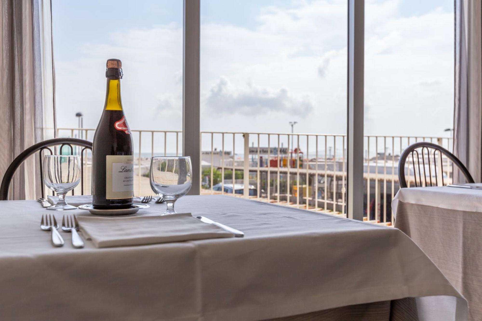 Hotel Haway Rimini Bagian luar foto