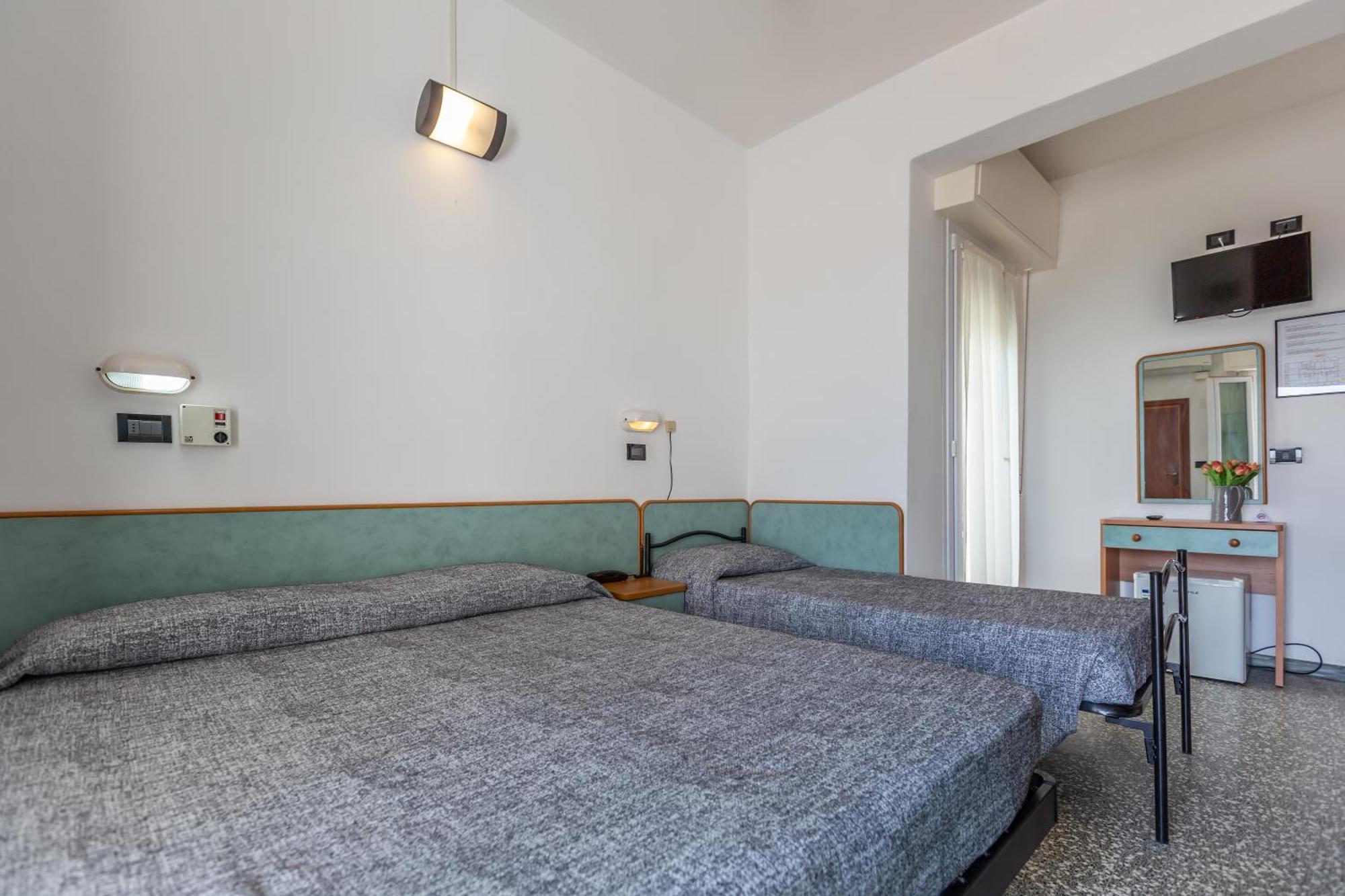 Hotel Haway Rimini Bagian luar foto