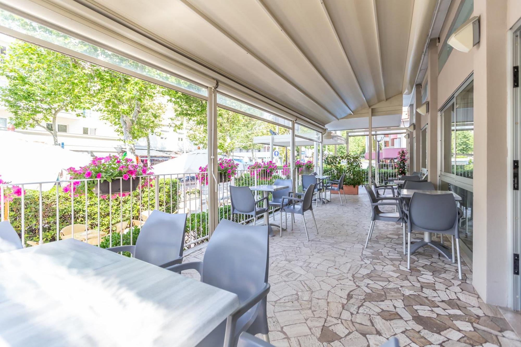 Hotel Haway Rimini Bagian luar foto