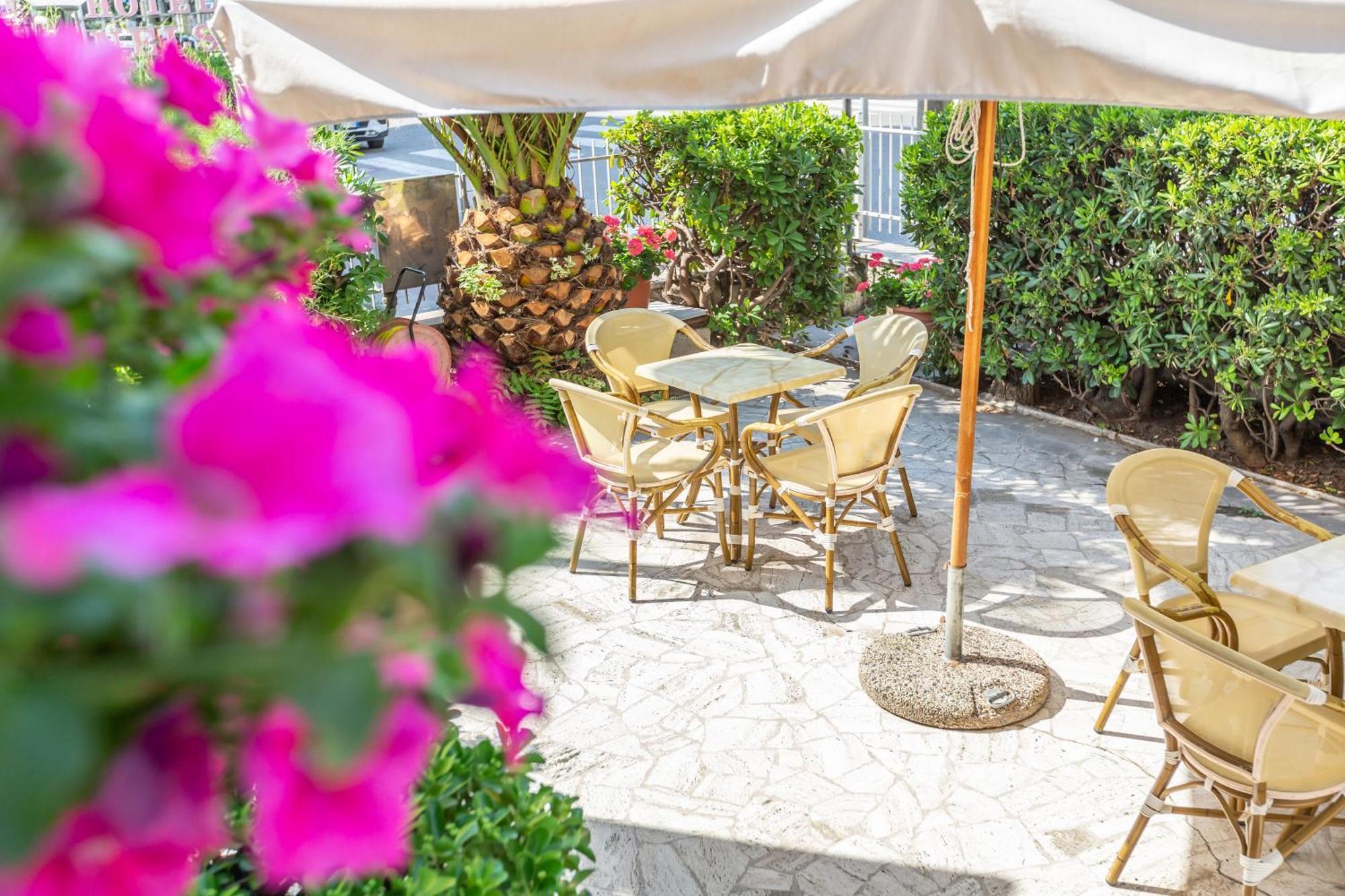 Hotel Haway Rimini Bagian luar foto