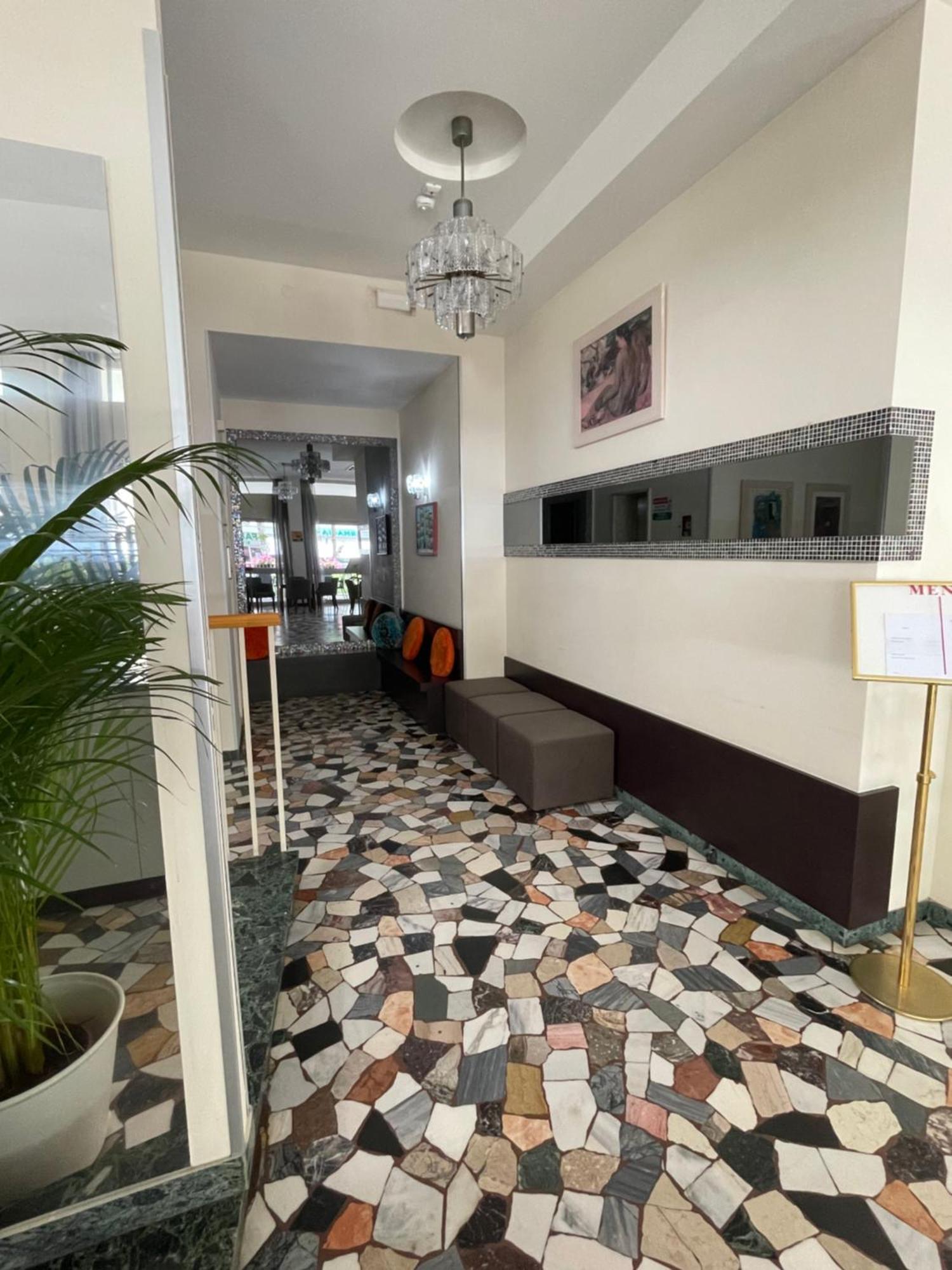 Hotel Haway Rimini Bagian luar foto
