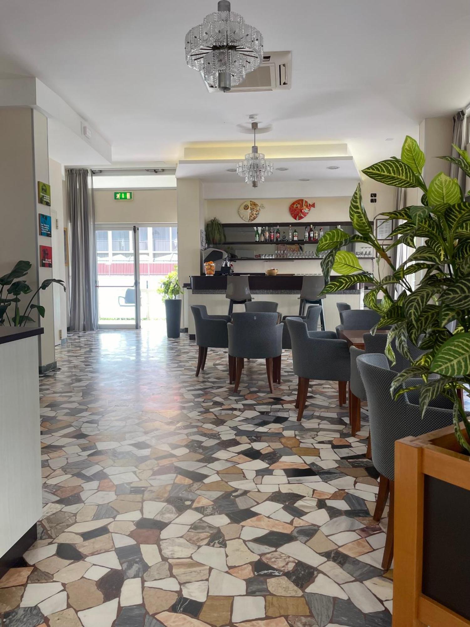 Hotel Haway Rimini Bagian luar foto