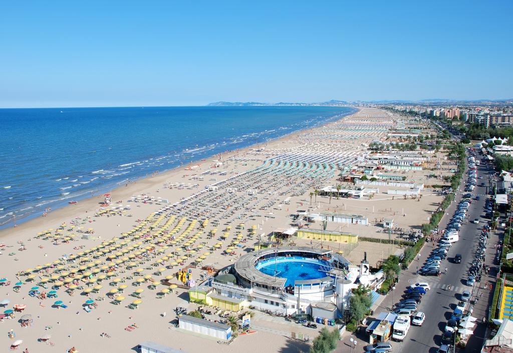Hotel Haway Rimini Bagian luar foto